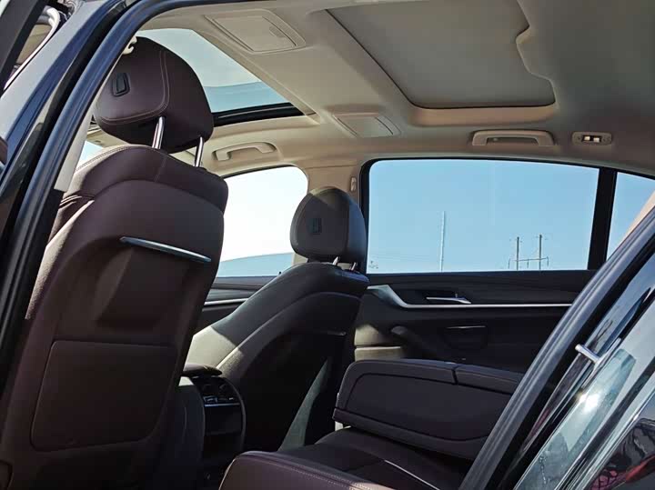 Фото 5 - BMW 5 Series Hybrid