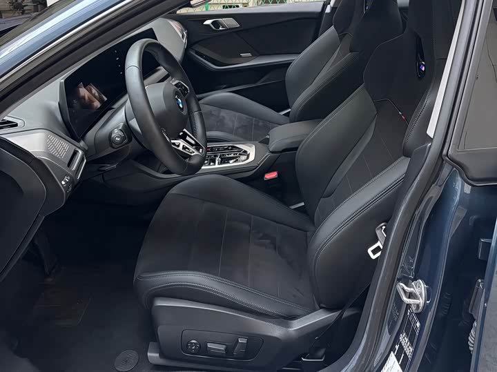 Photo 9 - BMW 2 Series