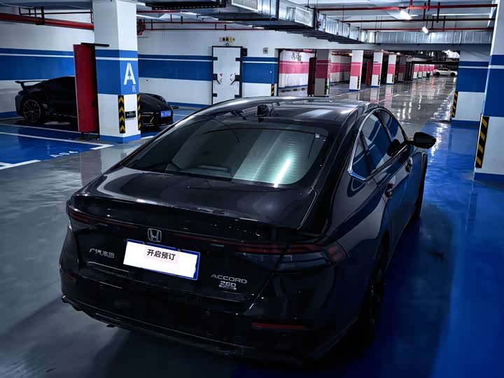 Фото 9 - Honda Accord