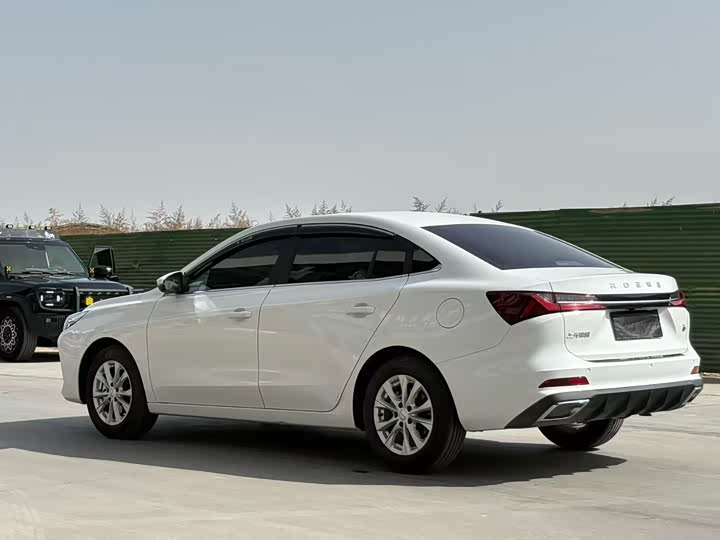 Фото 3 - Roewe i5