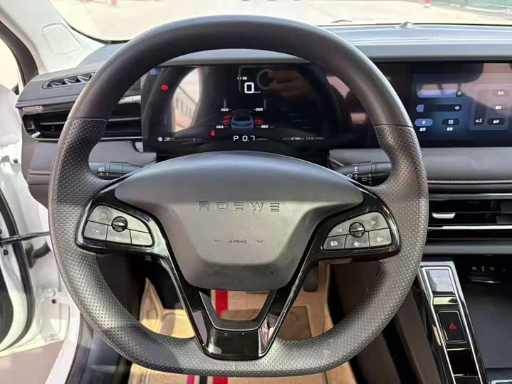 Фото 8 - Roewe i5