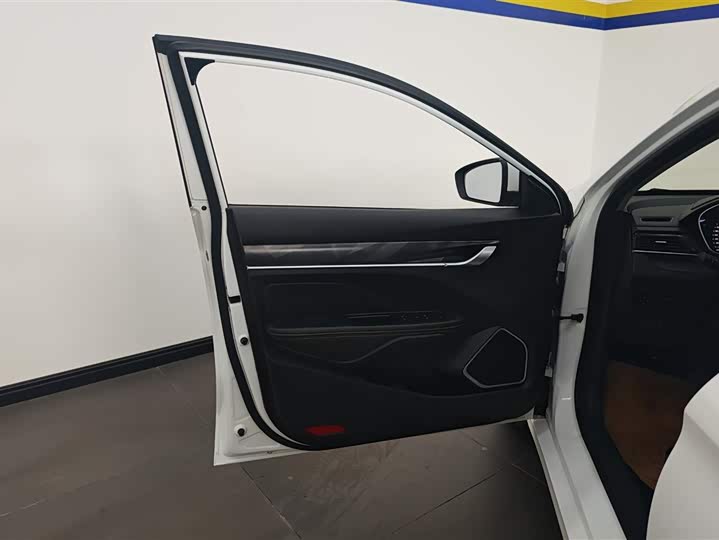 Фото 7 - Geely Binrui