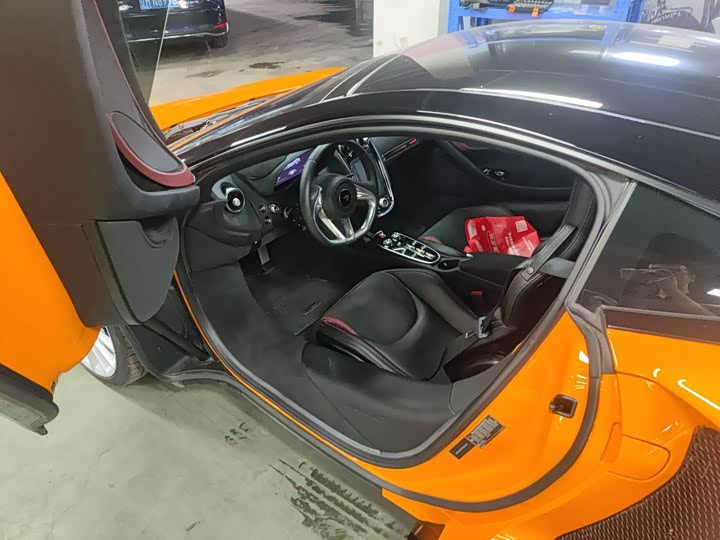 Фото 5 - McLaren GT