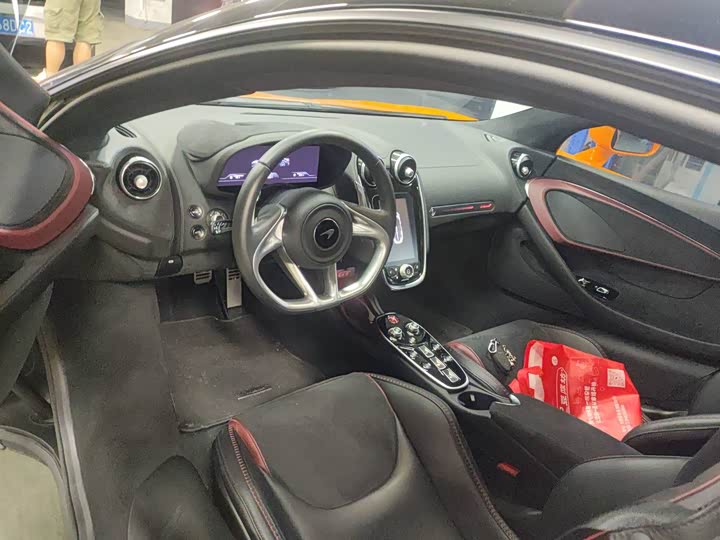 Фото 6 - McLaren GT