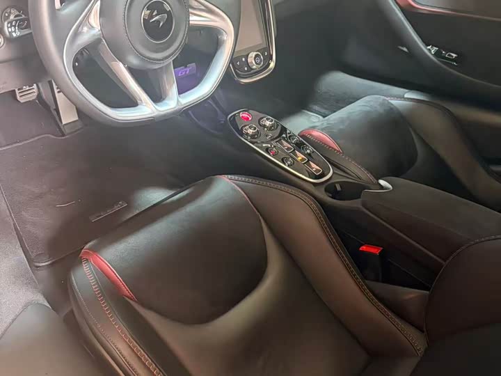 Фото 9 - McLaren GT