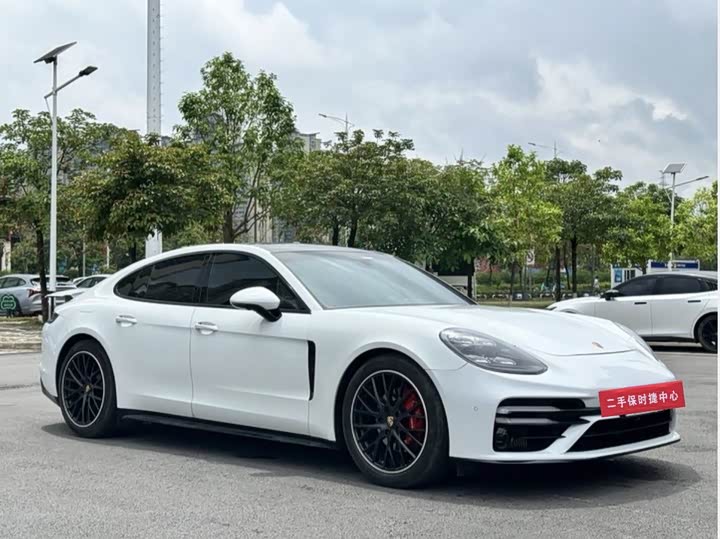 Фото 2 - Porsche Panamera