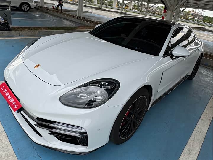 Фото 3 - Porsche Panamera