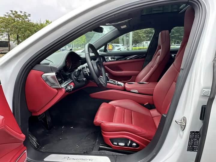 Фото 7 - Porsche Panamera