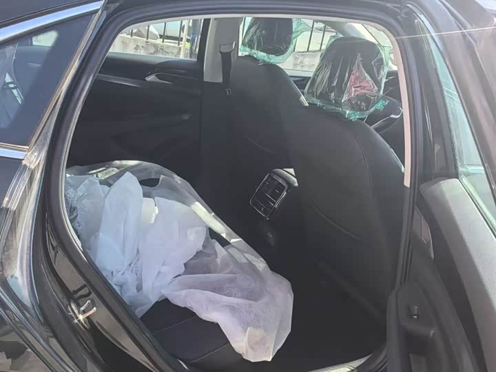 Фото 2 - Volkswagen Passat Hybrid