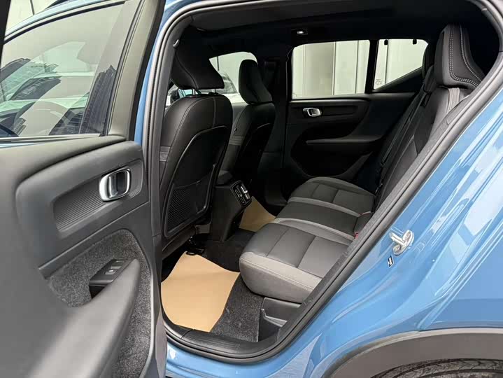 Photo 9 - Volvo XC40