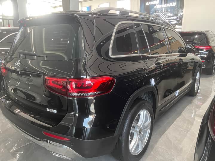 Фото 8 - Mercedes-Benz GLB-Class