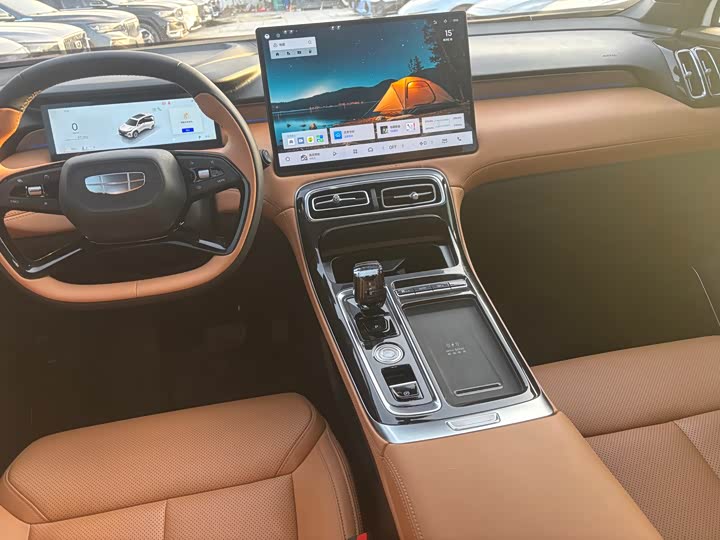 Фото 5 - Geely Atlas L