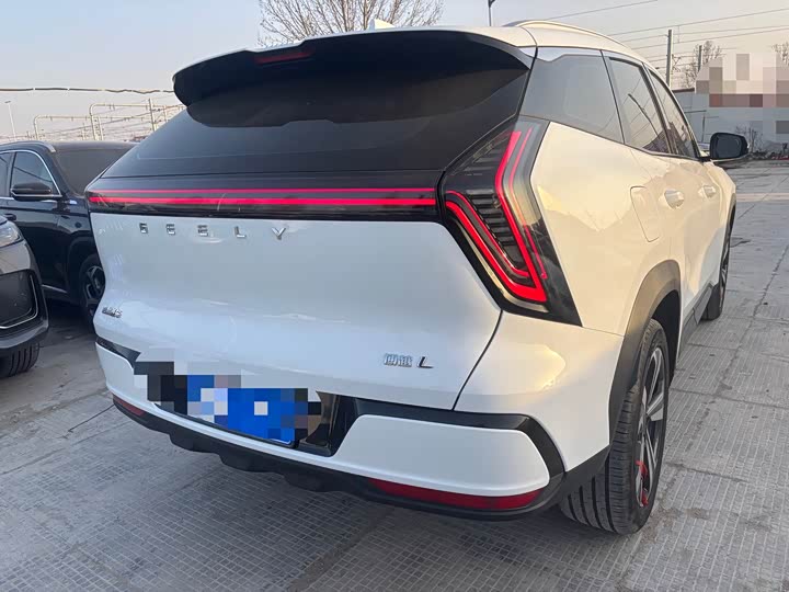 Фото 7 - Geely Atlas L