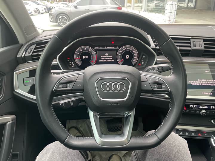 Фото 8 - Audi Q3
