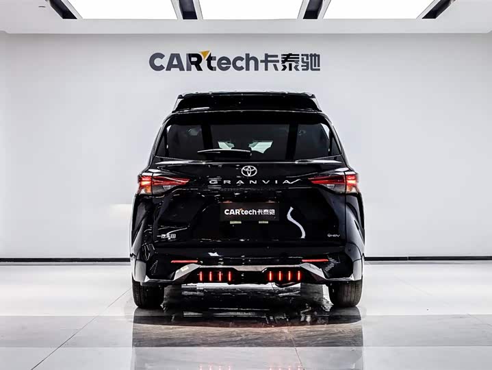 Фото 5 - Toyota Granvia