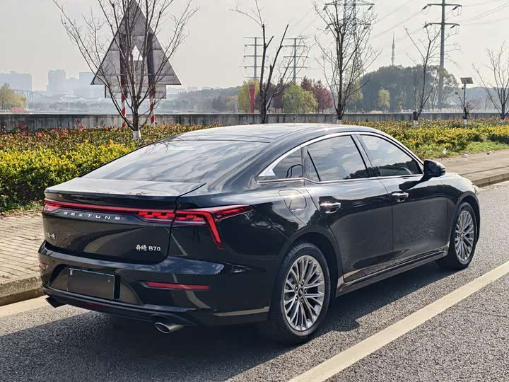 Фото 7 - Bestune B70