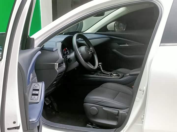 Фото 4 - Mazda CX-30