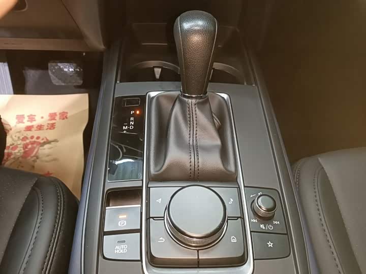 Фото 8 - Mazda CX-30