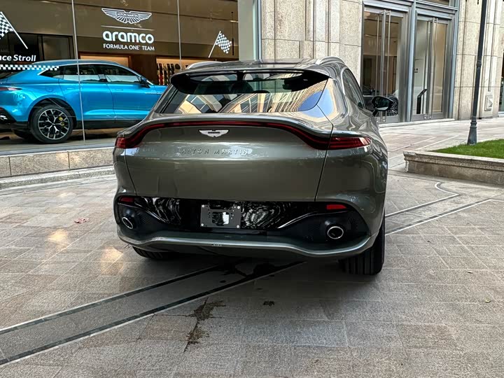 Фото 14 - Aston Martin DBX