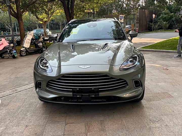 Фото 2 - Aston Martin DBX
