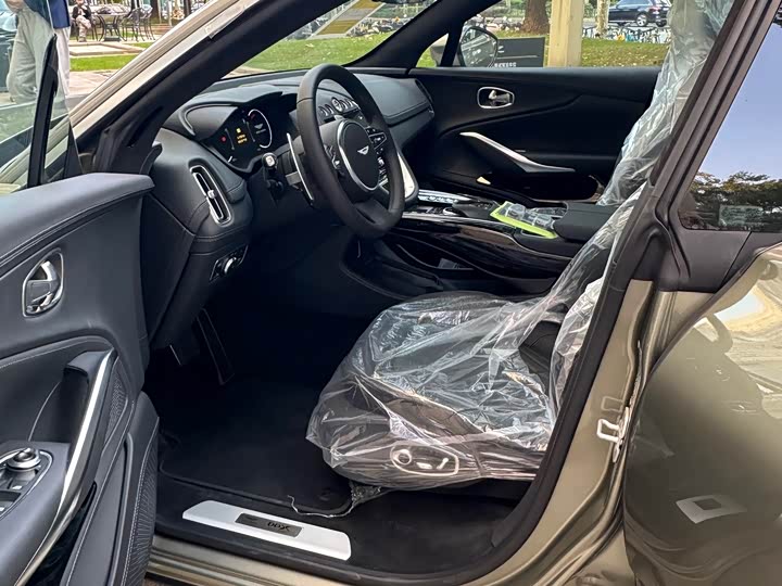 Фото 5 - Aston Martin DBX