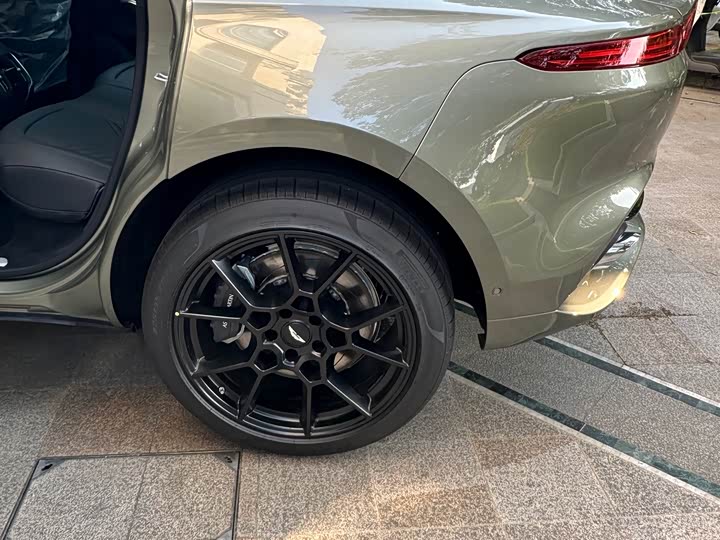 Фото 8 - Aston Martin DBX