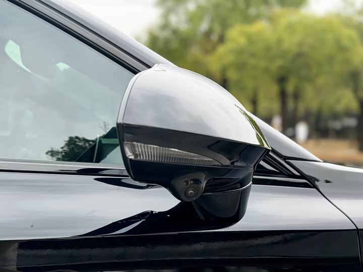 Фото 7 - MG Motor 7