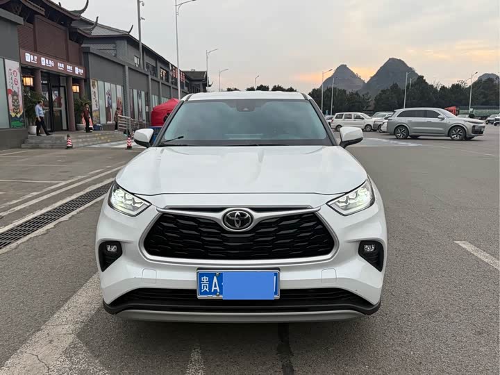 Фото 2 - Toyota Highlander