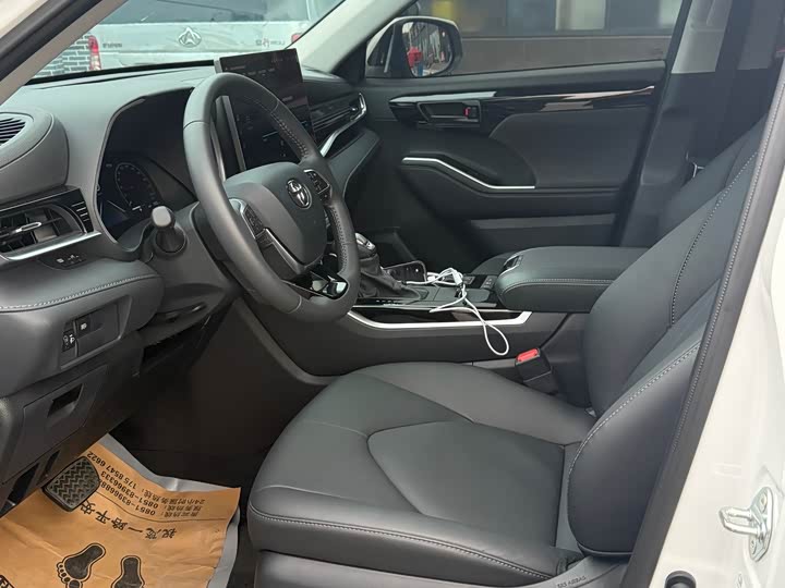 Фото 7 - Toyota Highlander