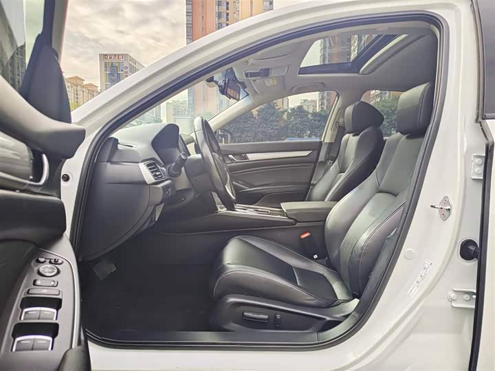 Фото 4 - Honda Accord