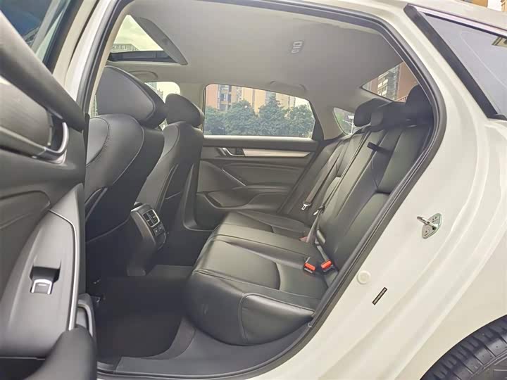 Фото 6 - Honda Accord