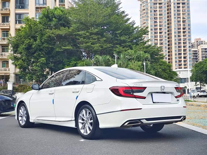 Фото 9 - Honda Accord