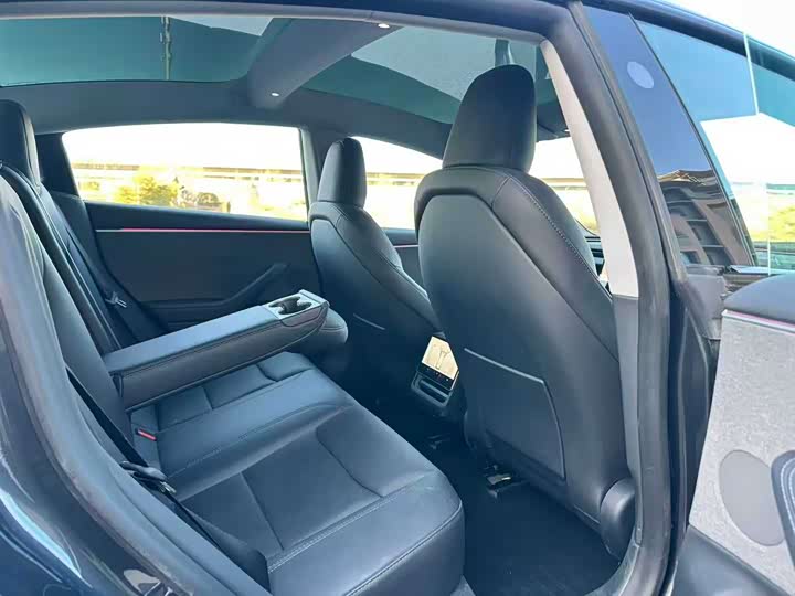 Фото 6 - Tesla Model 3