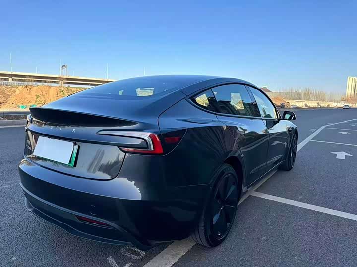 Фото 7 - Tesla Model 3