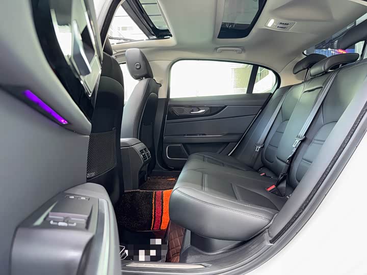 Фото 5 - Jaguar XE L