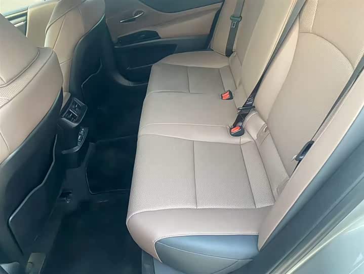 Фото 5 - Lexus ES