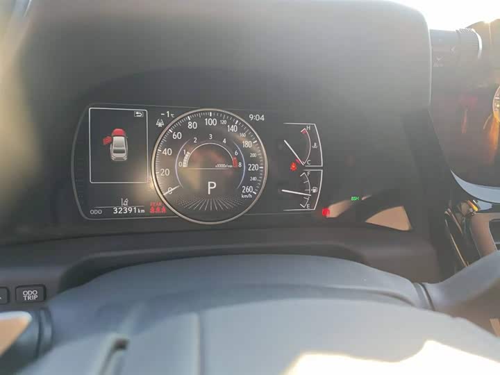 Фото 7 - Lexus ES