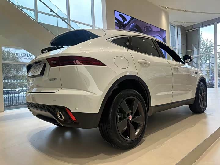 Фото 3 - Jaguar E-Pace
