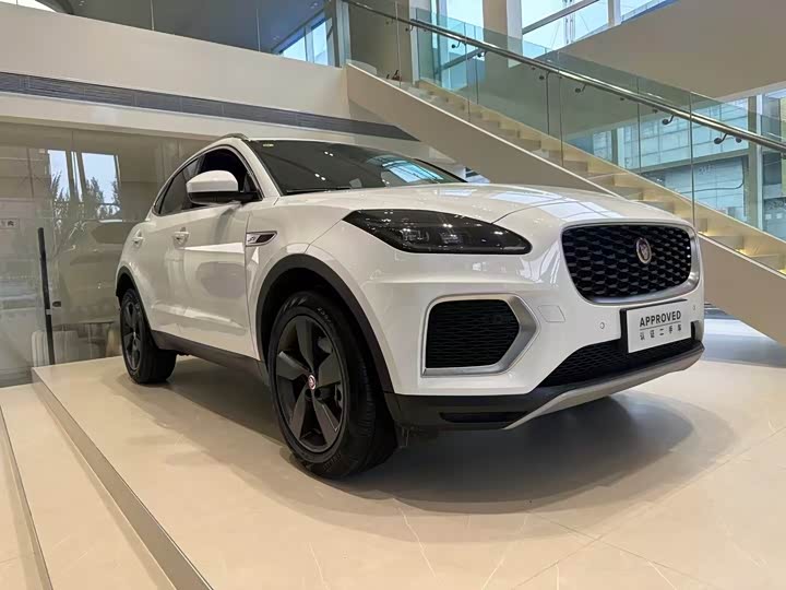 Фото 5 - Jaguar E-Pace