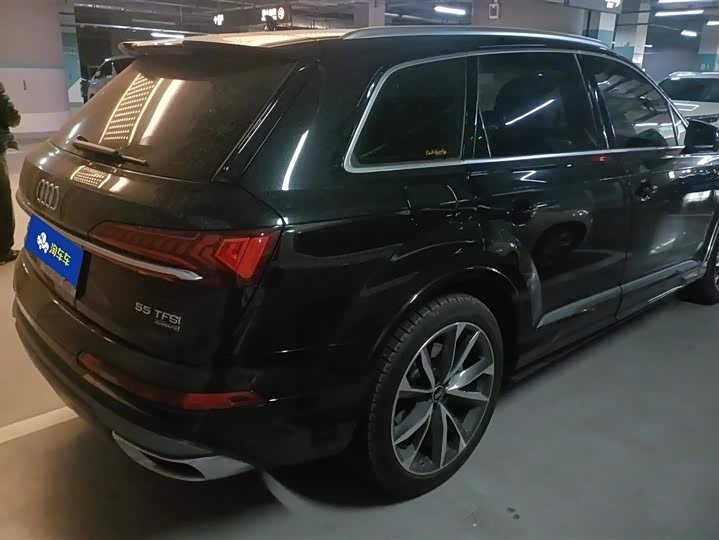Фото 3 - Audi Q7