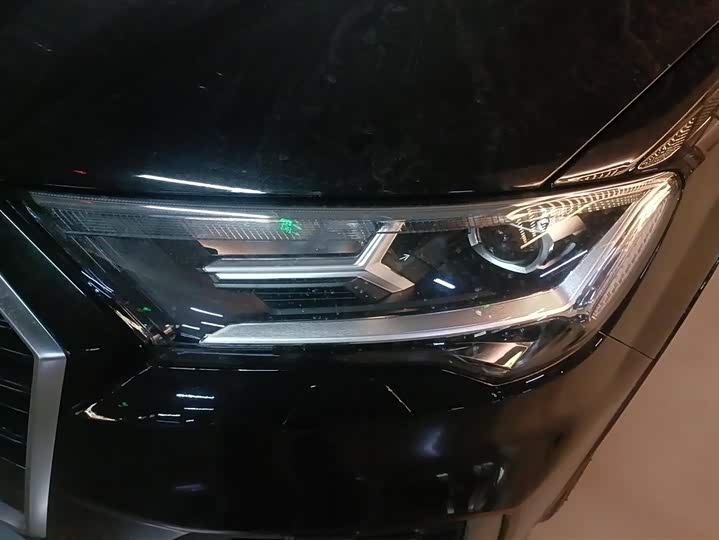 Фото 5 - Audi Q7