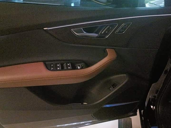 Фото 7 - Audi Q7