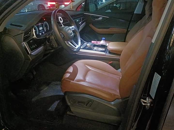 Фото 9 - Audi Q7