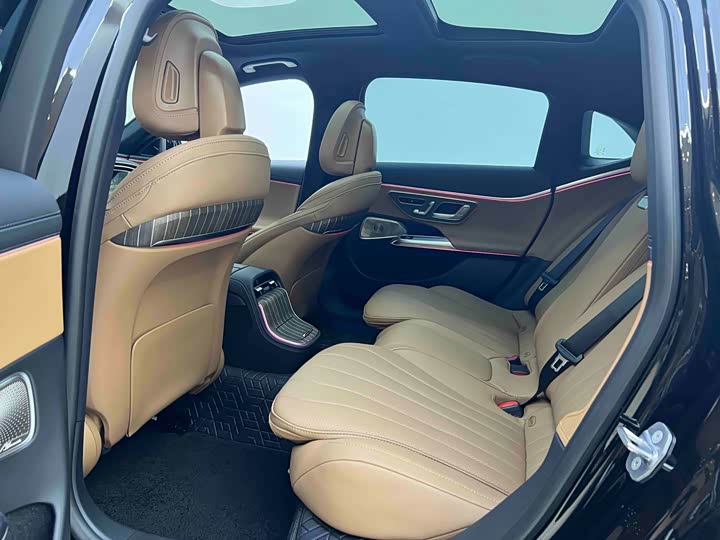 Photo 5 - Mercedes-Benz E-Class