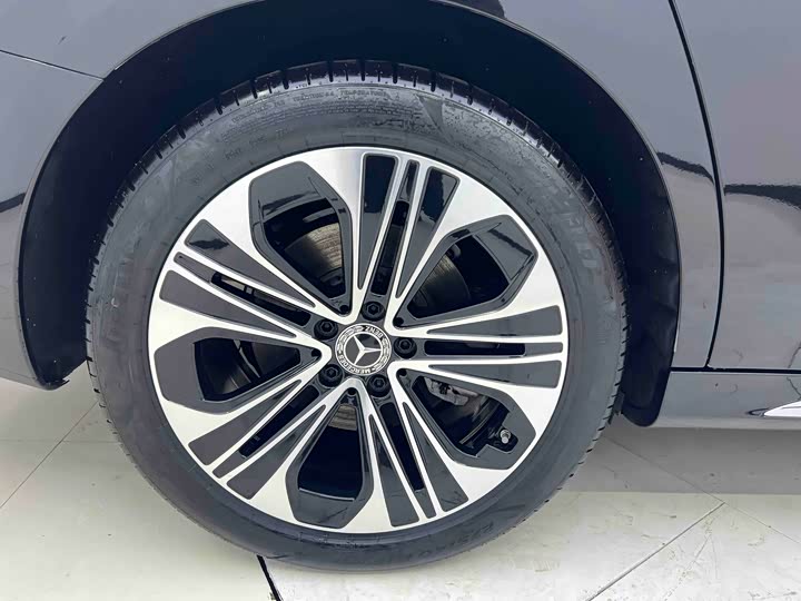 Photo 7 - Mercedes-Benz E-Class