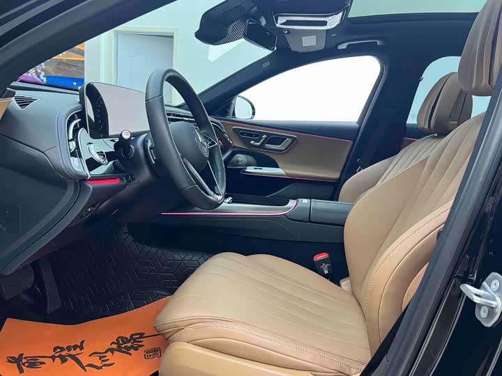 Photo 9 - Mercedes-Benz E-Class