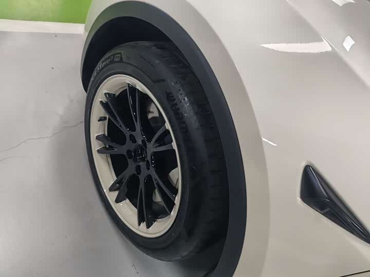 Photo 5 - Tesla Model Y