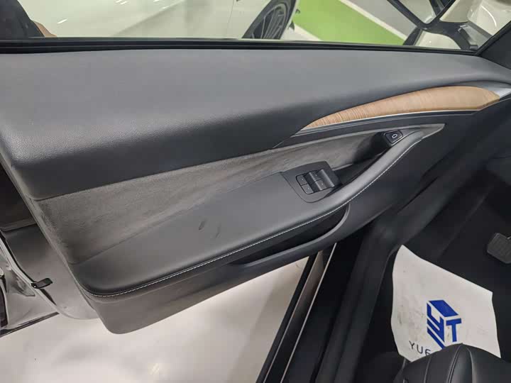 Photo 6 - Tesla Model Y