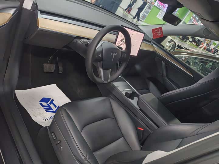 Photo 7 - Tesla Model Y