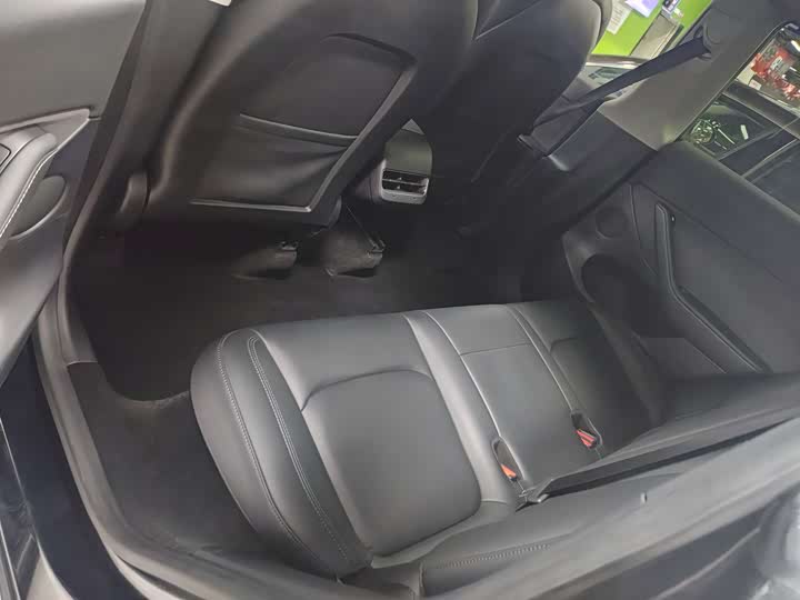 Photo 8 - Tesla Model Y